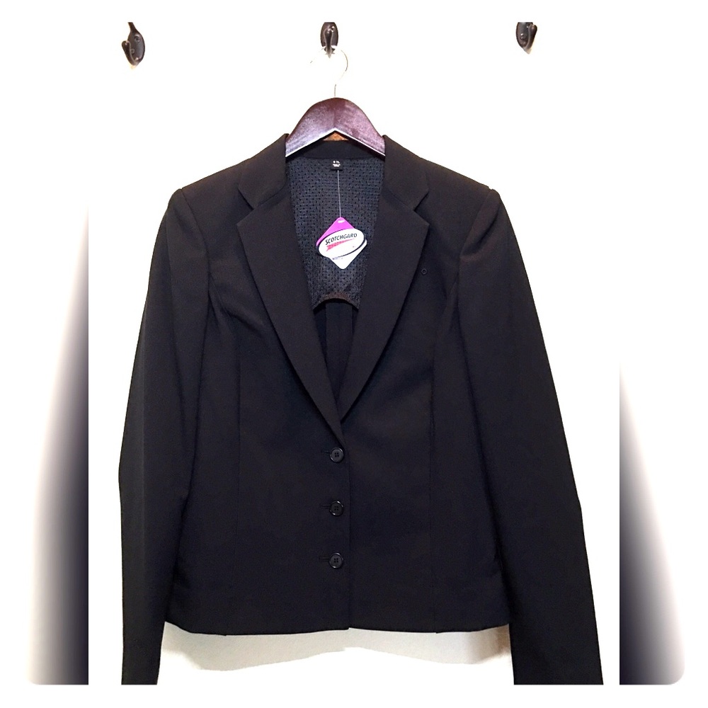 Black Blazer -Moisture Management